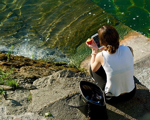 women holding mobile phone1