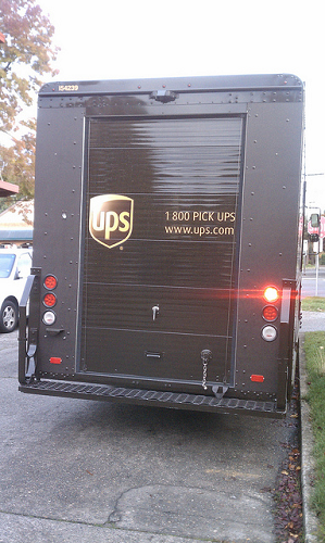 free shipping-ups delivery truck