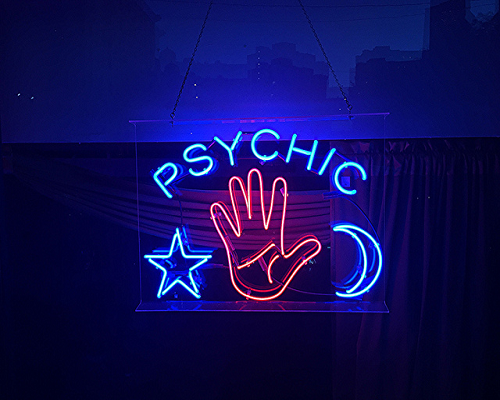 psychic sign, google predicts 2016 holiday shopping trends
